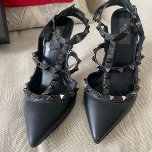 Valentino Rockstud Caged 100 leather pump
